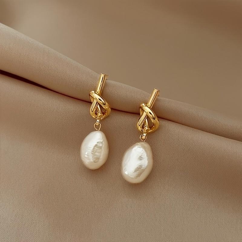 A Pair of Antique Copper Knotted Earrings, with A High-end Design and Fashionable Temperament, Suitable for Women's Daily Commuting, Dating