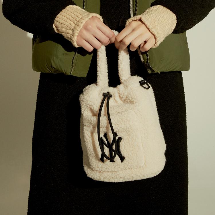 MLB New York Yankees Fleece Leather Bucket Bag Women Handbags White 32BGDE011-50I