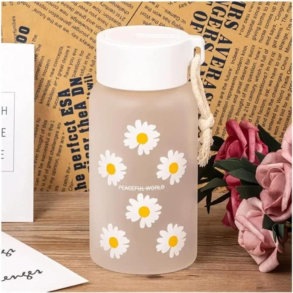 1pc 550ml/18.6oz Chrysanthemum Transparent Plastic Water Bottle Creative Frosted Water Bottle with Portable Rope Travel Tea Cup
