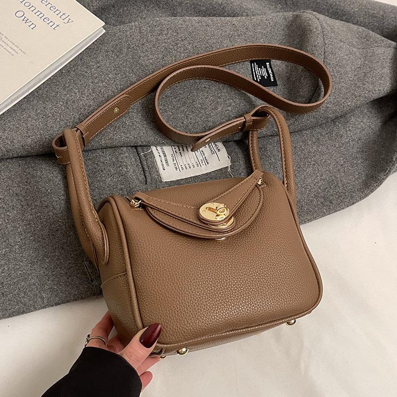 

Popular hot-selling Korean version temperament casual lychee pattern portable pillow bag commuting versatile high-end messenger bag woman