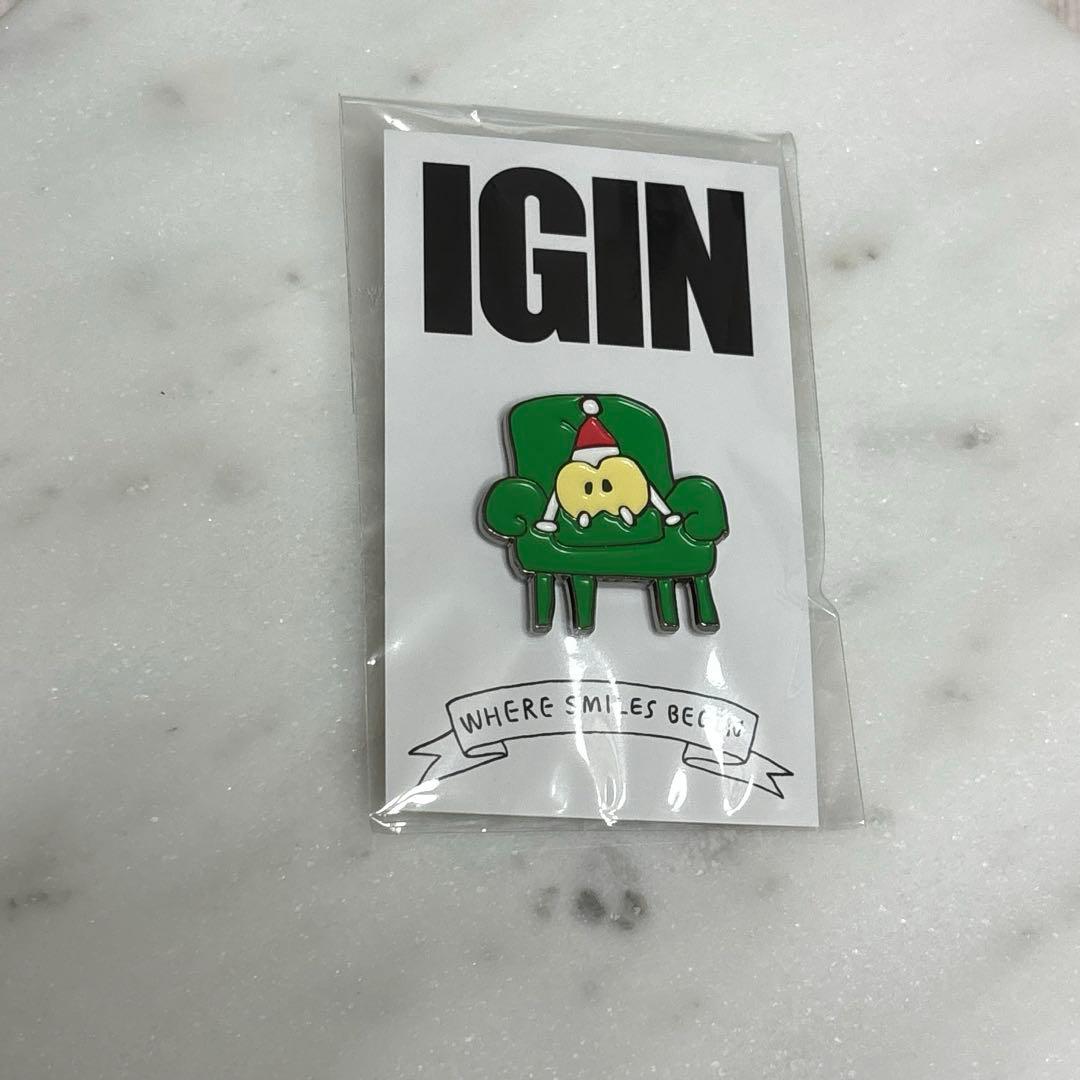 

[USED] JINIGIN Pin Badge HOLIDAY EDITION