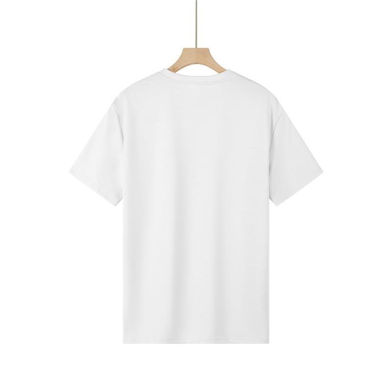 Camiseta Masculina com um Buquê de Flores Laranjas, Adequada para Treino de Basquete. É uma blusa de gola redonda e manga curta para streetwear moderno e academia