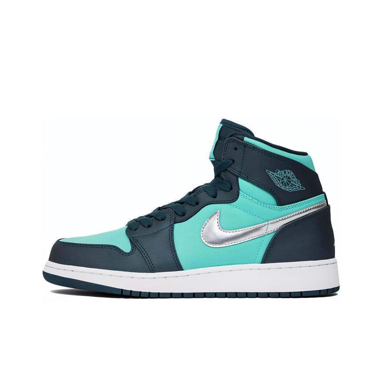 

Новые Jordan 1 Retro High GS Hyper Jade 332148-318 38.5