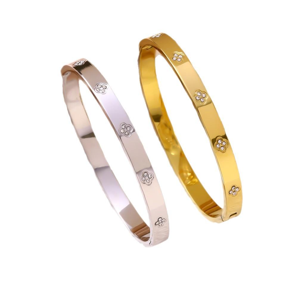 2026 Fashion Light Luxury High Sense Versatile Four Leaf Clover Diamond Bracelet Women's 18k Gold Plated Bracelet