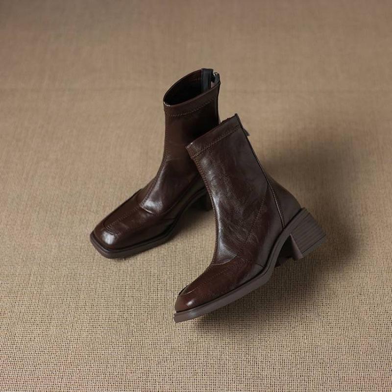

Новые кожаные женские ботинки Мартин большого размера однотонные с круглым носком на среднем каблуке удобные квадратные каблуки осень и зима на молнии сзади ботинки средней высоты 39