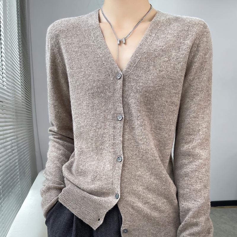 Autumn/Winter 2023 Women's Pure Wool Knit Cardigan Coat with V-Neck and Long Sleeves.