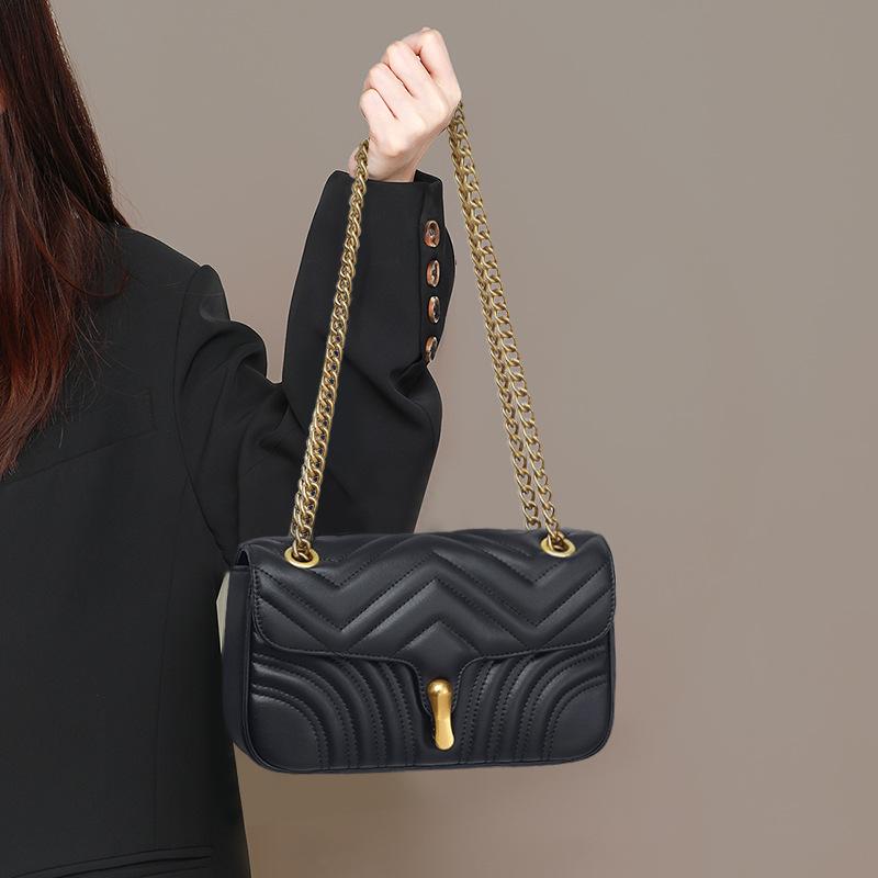 

2025 New Fashion Chain Bag Light Luxury Fashion Versatile Crossbody Bag Single Shoulder Underarm Bag Genuine Leather Women s Bag чорний