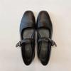 Soft-soled Soft-leather Single-strap Low-cut Flat Shoes for Women with One-button Fastening.