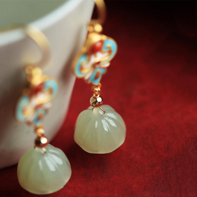 Antike Goldhandwerkskunst, höfischer Stil, natürliche Hetian-Jade, Lotus-Emaille-Ohrringe für Frauen, exquisiter Vintage-Ohrschmuck