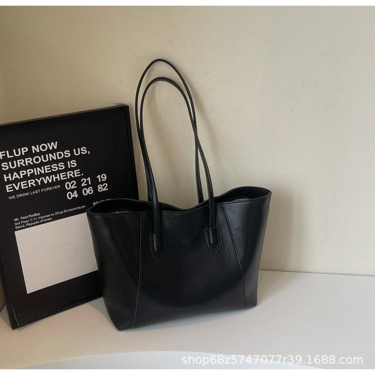 Fashion large-capacity tote bag women's Maillard high-end bag women's large-capacity autumn and winter versatile armpit bag