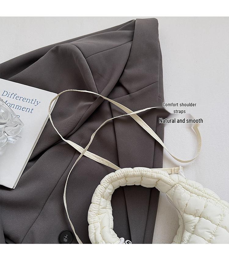 Modna marszczona torebka chmurka dla dzieci – Pikowana torebka crossbody na zamek z haftem