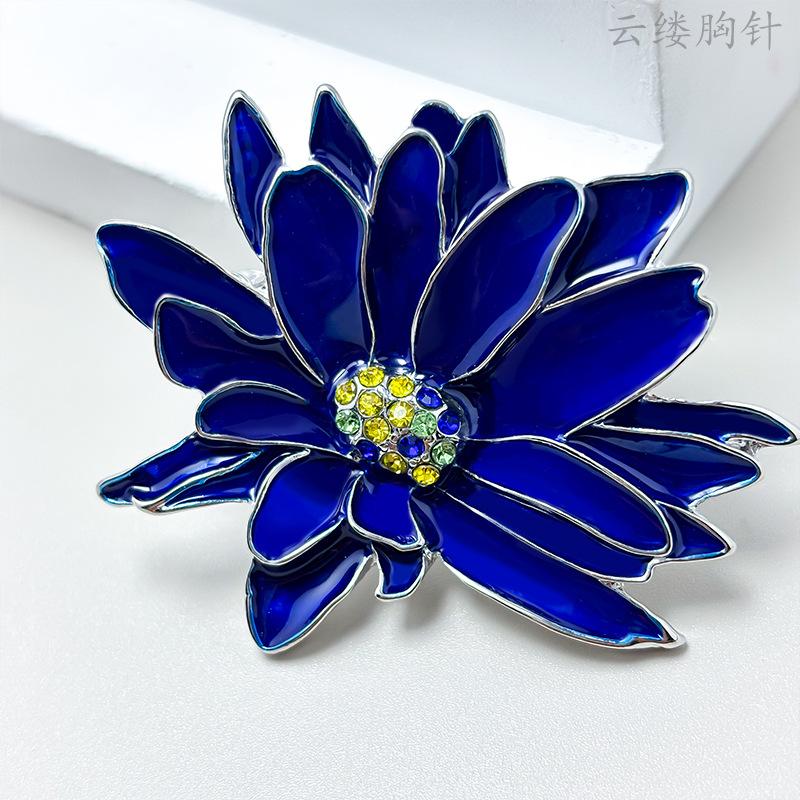 Creative Alloy Flower Brooch Pin for Women Fashion Elegant Lapel Pin Jacket Scarf Decorative Accessory