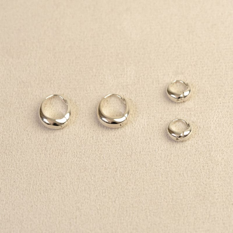 

Love of the Bush LARGE ESSENTIAL HOOPS SILVER