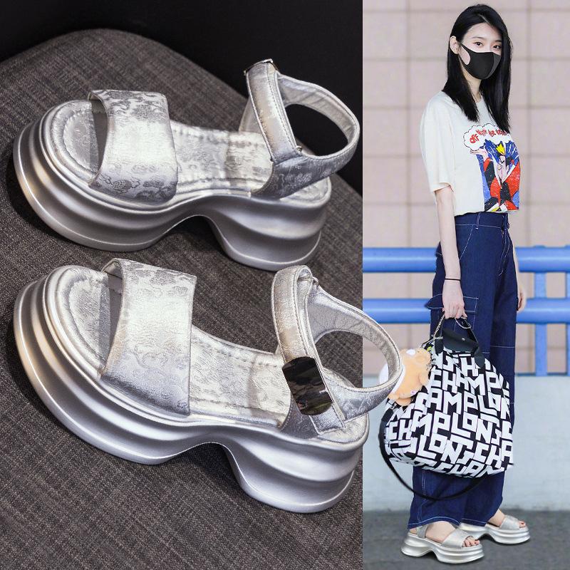 2025 summer new versatile small height increase Roman shoes beach shoes, national style new Chinese platform sandals