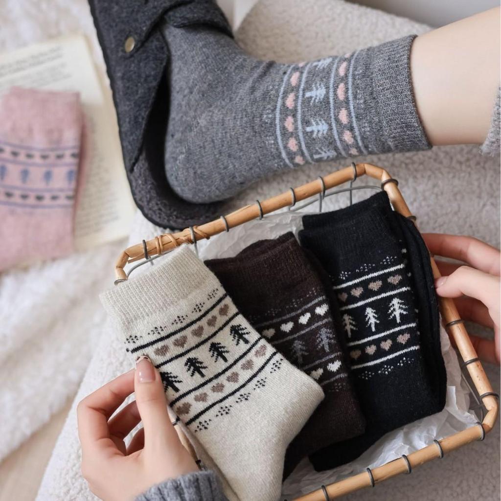 Women's Fair Isle Wool Mid-Calf Socks, Fleece-Lined, Thickened, Retro Christmas Style, Cozy for Autumn and Winter.