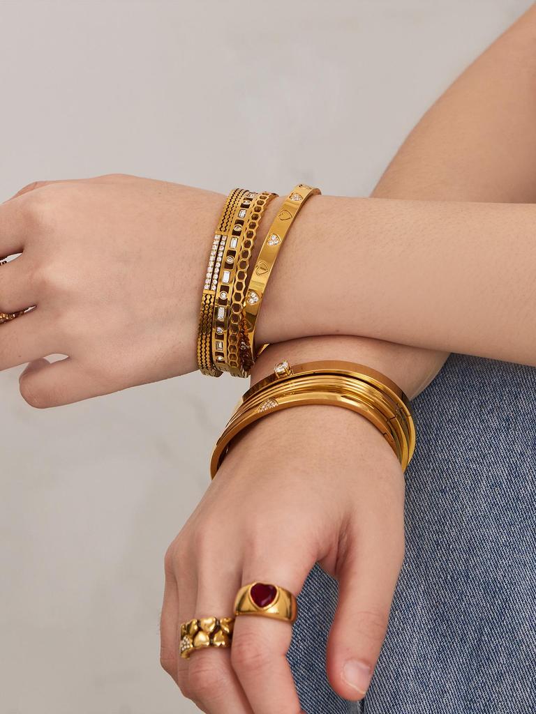 Sada geometrických zirkonových náramků pozlacená 18K zlatem - Lehký luxus a elegantní design
