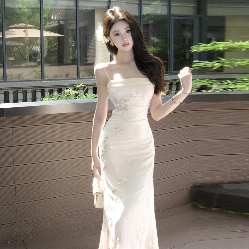 

Женская одежда нежное вышитое платье с тонкой талией длинное L