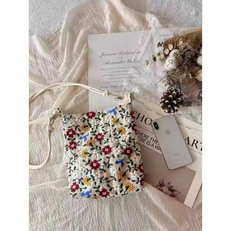 

Cat original embroidery in the vegetable market Small floral messenger bag Women s high-end niche bag Shoulder bag Messenger bag Lightweight