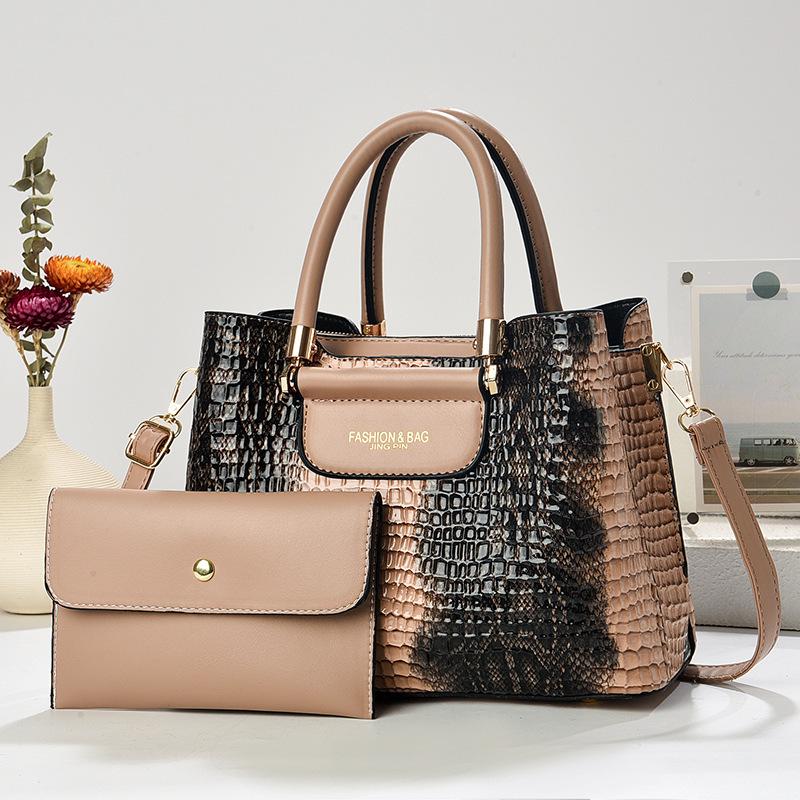 2025 Crocodile Pattern Women's Crossbody Tote: Elegant, Fashionable Handbag for Commuting