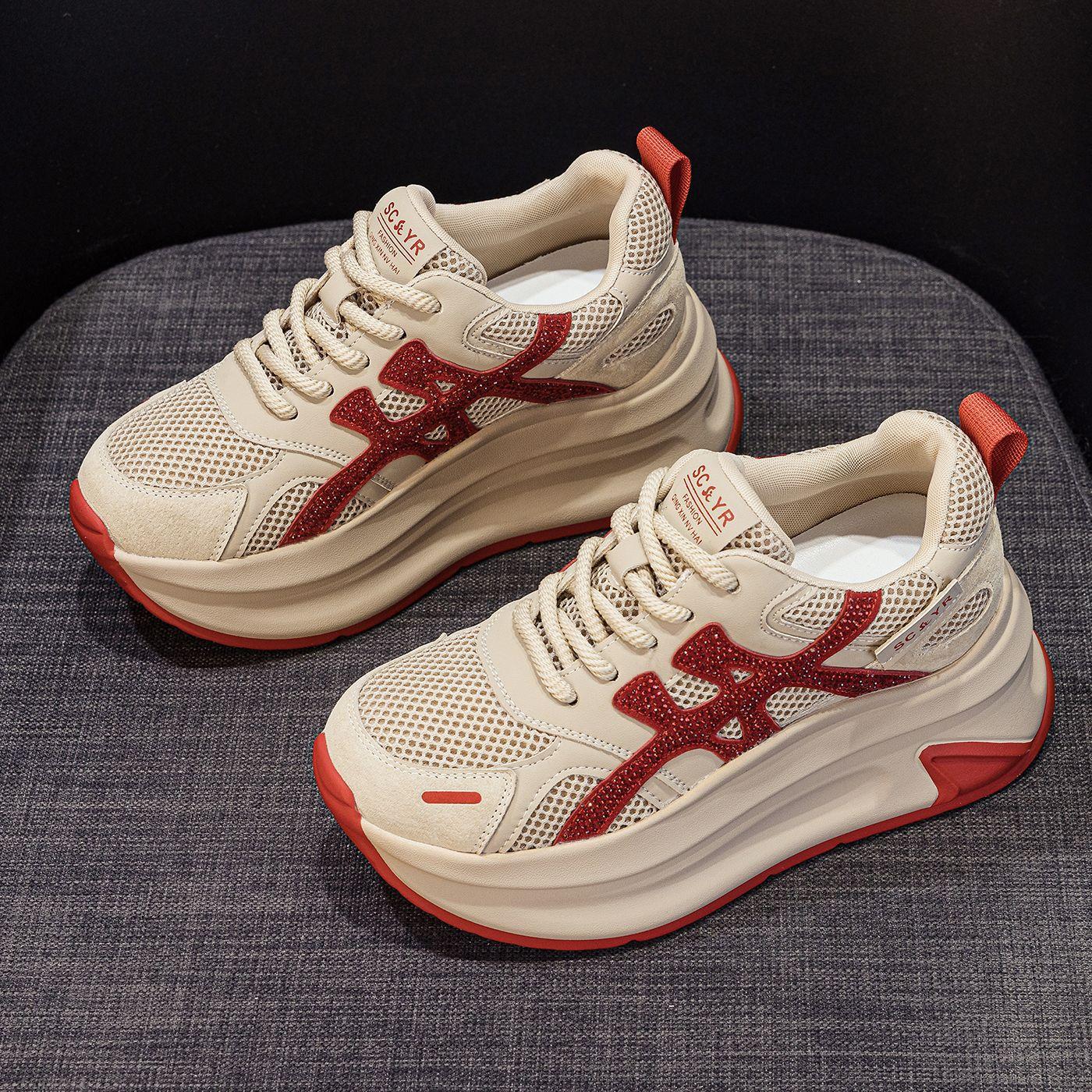 

кроссовки на толстой подошве сетка женские осень 2025 новые повседневные модные универсальные взрывная версия Douyin увеличивающие рост женские туфли 40