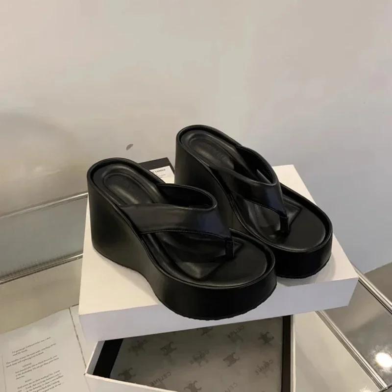 

Літні нові жіночі шльопанці на платформі, суцільний колір, сріблясті водонепроникні шльопанці на танкетці 36 чорний