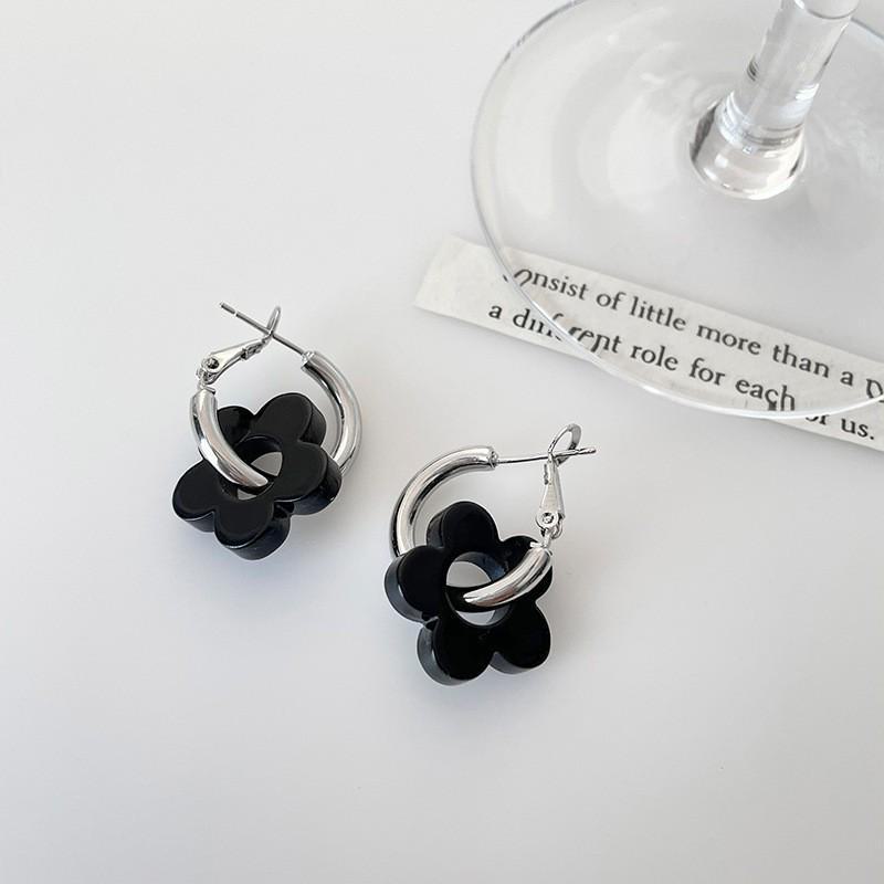 Trendy Korean Girlish Spring Flower Earrings: Versatile, Niche Design for Women