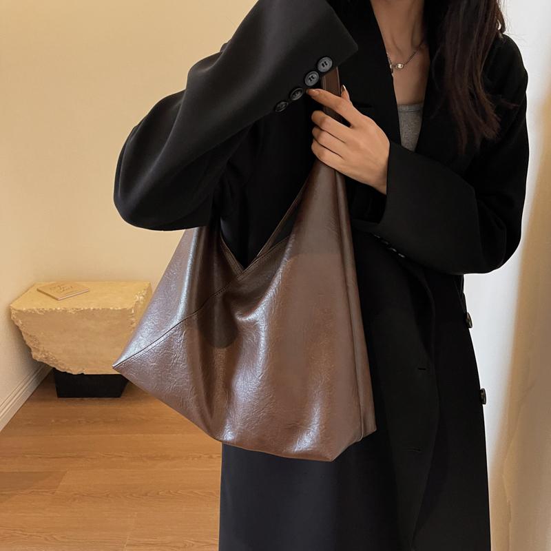 

Ретро дизайнерские сумки на плечо 2 в 1 для женщин из мягкой искусственной кожи чистого цвета, большая вместимость, сумка-шоппер Hobo с застежкой-молнией под мышкой 36x23x14cm кофейный