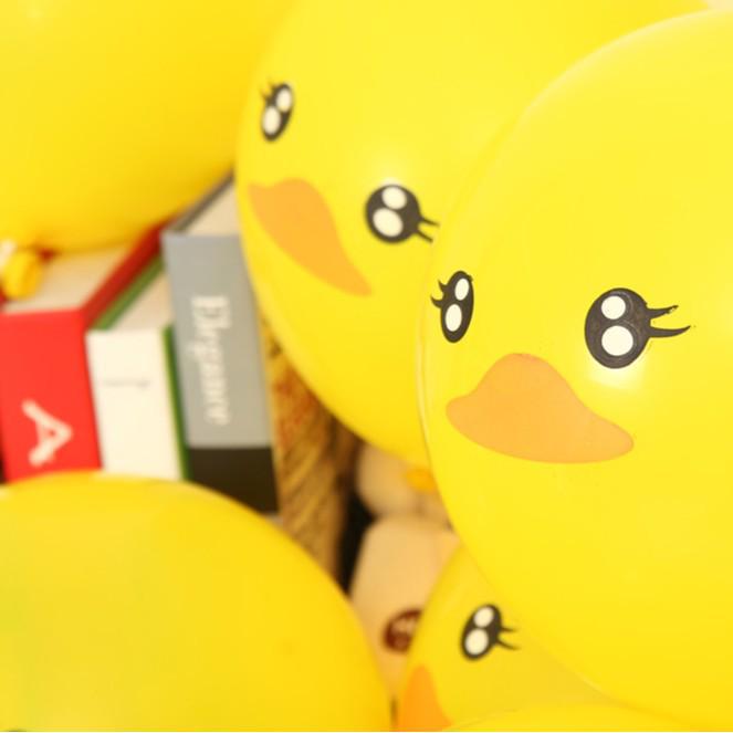 

12-Inch Cute Yellow Duck Cartoon Balloon for Children s Activities - Durable Kindergarten Decoration.