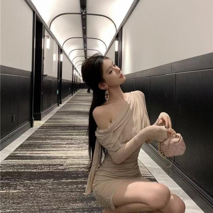 

Sexy Spice Slash Shoulder Long Sleeve Tulle Dress Women s Autumn Black Slim Fit Fine Glitter Irregular Pleated Hip Wrap Dress XL абрикосовий