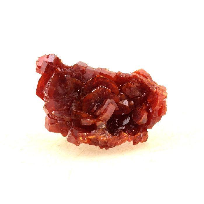 Pierres et Minéraux. Vanadinite. 67.5 ct. Mibladen Mining District, Midelt, Maroc.