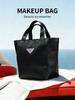 Prada Schwarze Mini-Tragetasche Make-up-Tasche Dreieckiges Metall-Logo Tragbare Hand-Kosmetik-Aufbewahrungstasche für Damen Reise Täglich