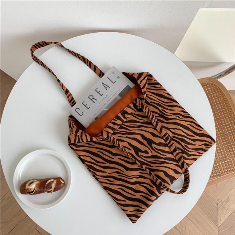 

Сумка-тоут из мягкой ткани с леопардовым принтом, большая вместимость, нишевый дизайн, наплечная сумка, повседневная, с индивидуальным зебровым узором, сумка для поездок на работу, женская