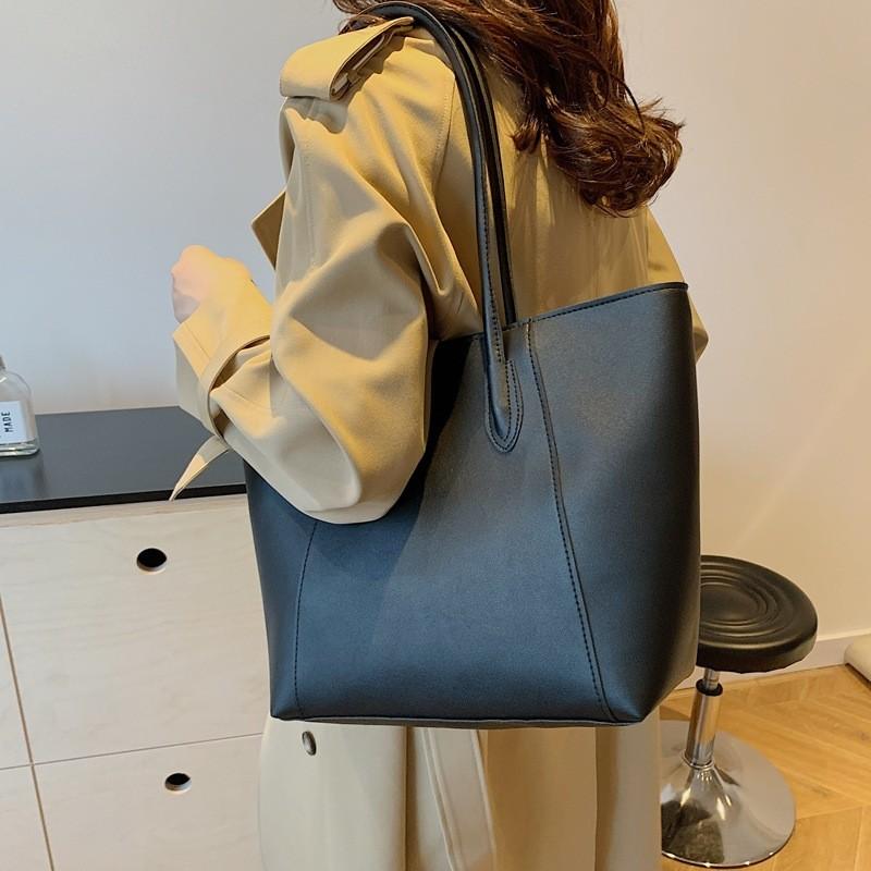 Fashionable Women's Pu Shoulder Tote Bag Spacious Commuter Bag With Zipper Closure