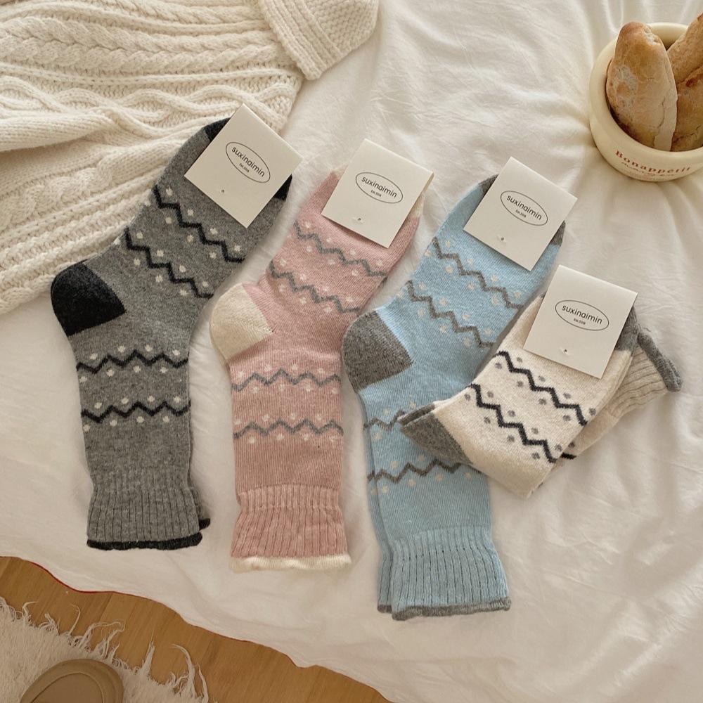Wool Socks for Women in Autumn and Winter, Polka Dot Mid-calf Socks for Warmth, Paired with Boken Shoes, Striped Pile Socks for Women