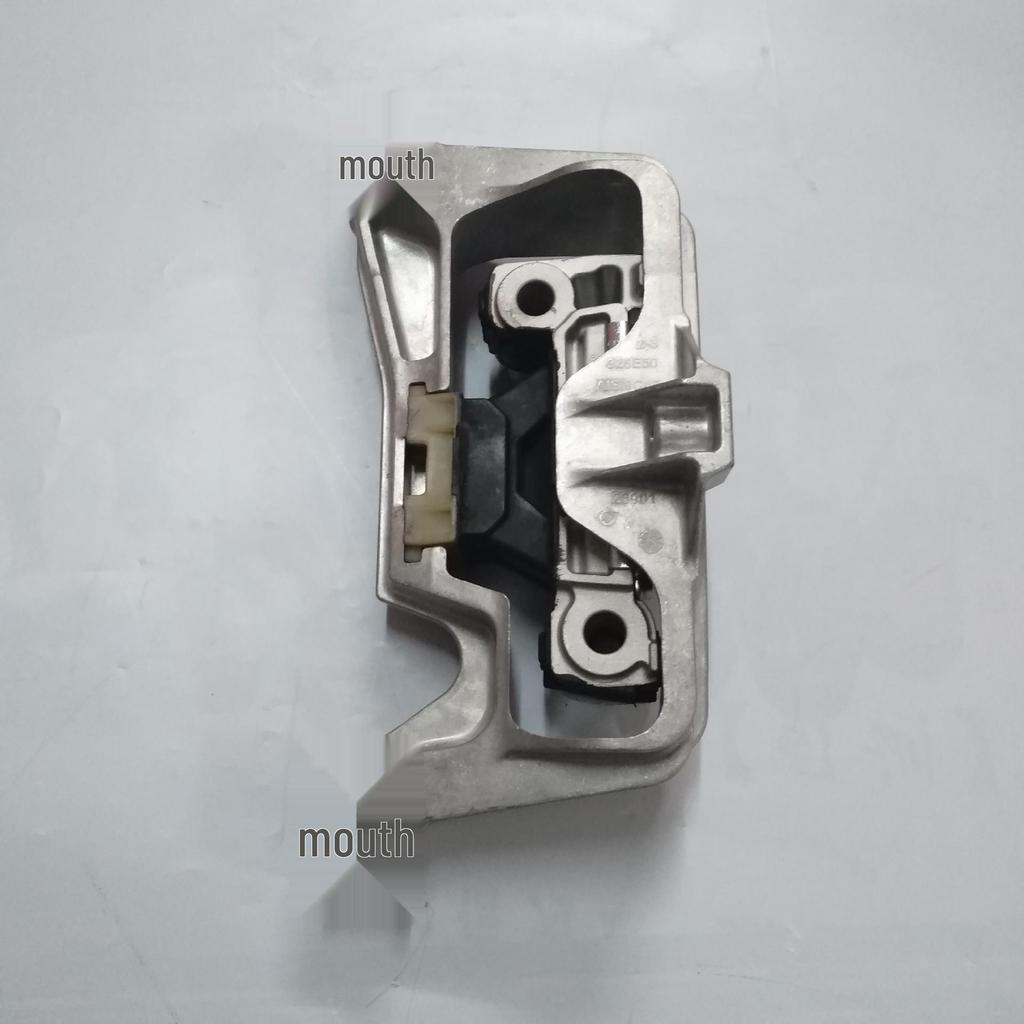 Front Right Engine Mounting Bracket for Mercedes-Benz CLA/GLA (Part #2462401717)