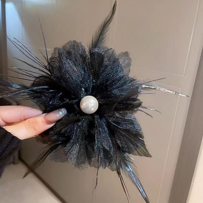 Trendy French Feather Hairpin: Elegant Large Claw Clip for Thick Hair
