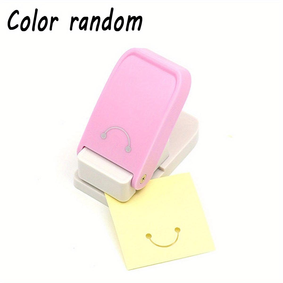 1pc Keychain Embossing Machine Keychain Hole Puncher Handmade Smiley Face Pattern Hole Puncher (Color Random)