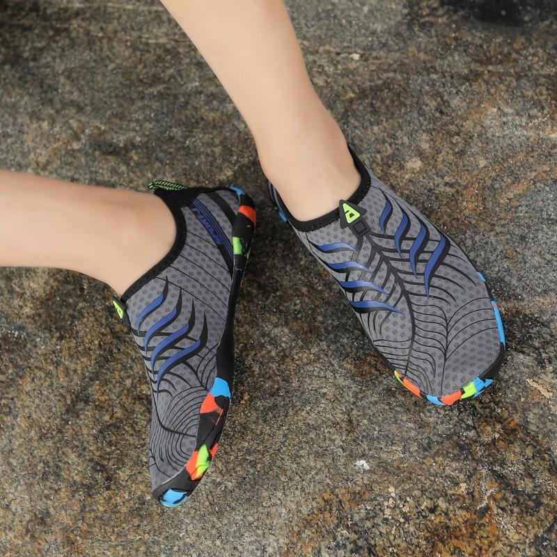 Unisex Quick-Dry Water Shoes River Trekking Swimming Beach Walking Lightweight Breathable Slip-On Outdoor Sandals
