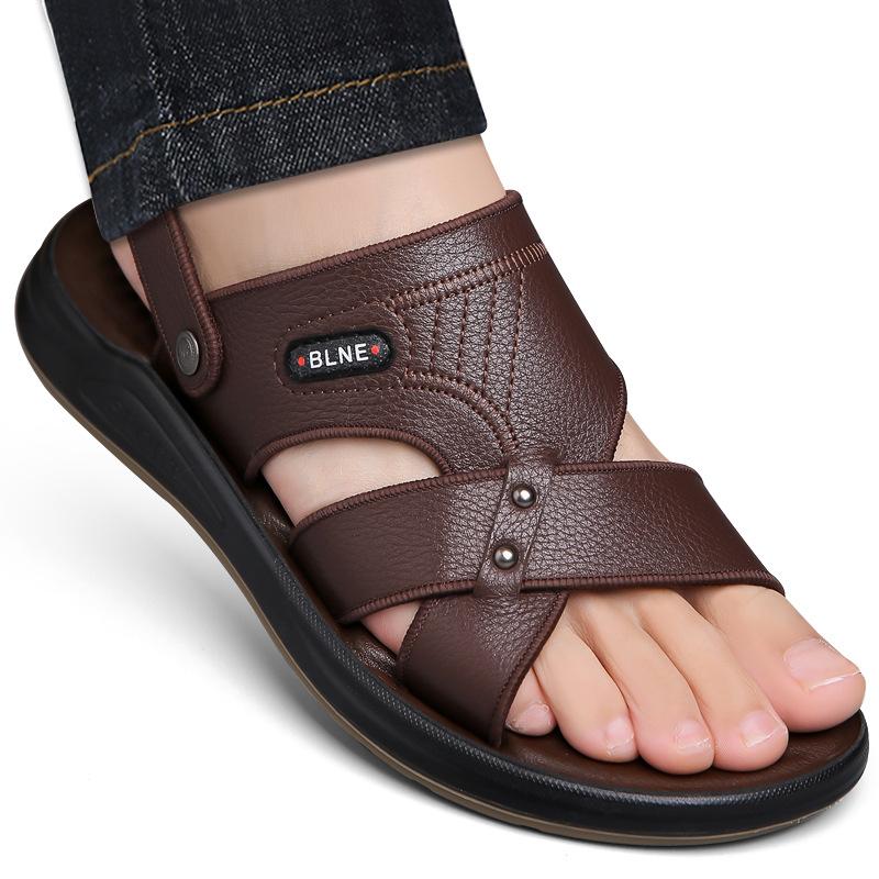 

2025 мужские сандалии летние новые повседневные кожаные пляжные туфли мужские тапочки двойного назначения с мягкой подошвой нескользящие мужские 2603 44 коричневый