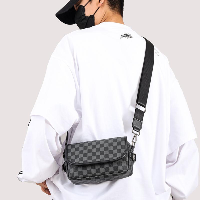 Trendy Plaid Men's Shoulder & Chest Crossbody Bag