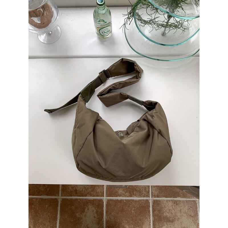 

Сумка сумка-мессенджер женская большая вместительная на плечо тканевая сумка нишевая~~ универсальная повседневная нейлоновая сумка-пельмень женская коричневый