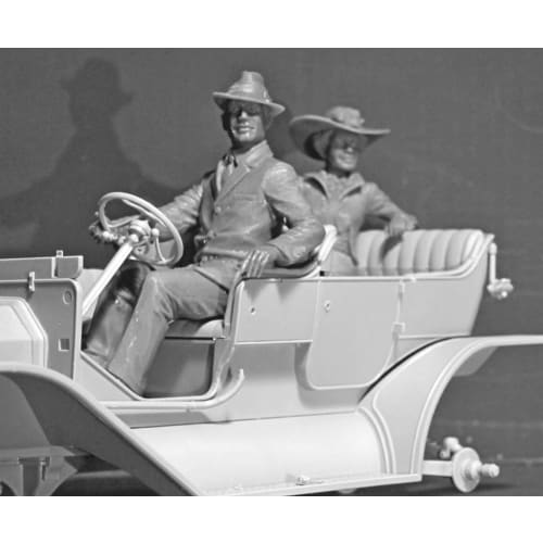 ICM 1/24 Scale American Driver & Woman 1910 Plastic Model 24013