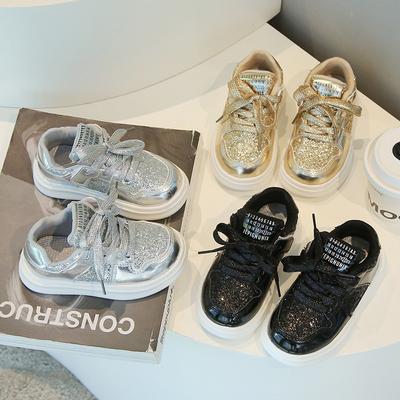 Chaussures de sport pour enfants 2025 printemps et automne nouvelles chaussures décontractées pour filles tendance à paillettes chaussures de skate pour garçons semelle souple chaussures de bébé simples