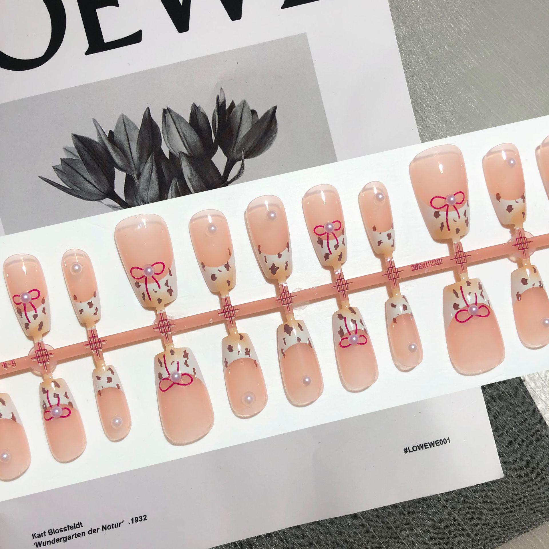 

Brightening Leopard Print Bow Press-On Nails with Pearl Stickers in French Amber Hot Girl Style