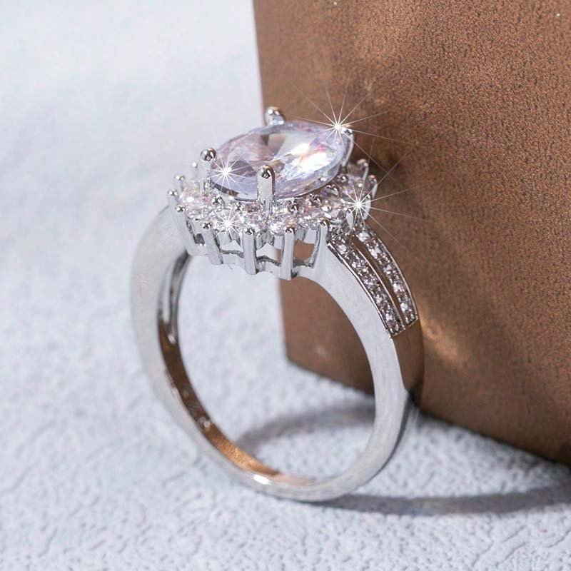 A luxurious geometric fashion women's engagement ring from Europe and America, suitable for weddings, engagement parties, and holiday jewelry