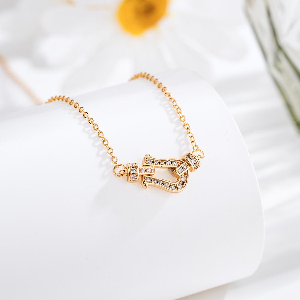 Neue Voll-Diamant-Hufeisen-Schnallen-Halskette Nische Ins-Wind-Schlüsselbein-Kette