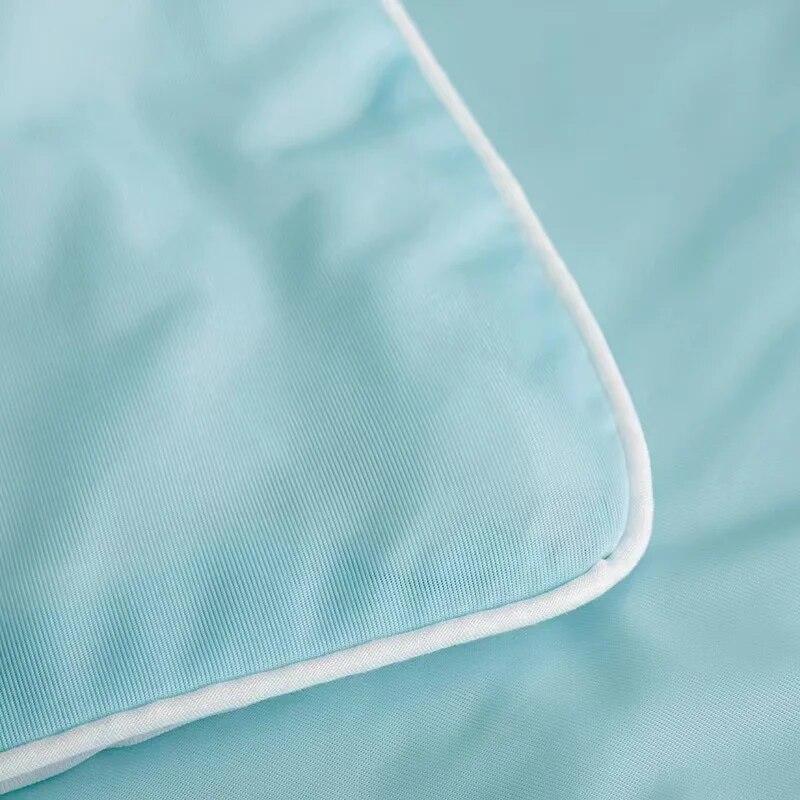 Summer Smooth Air Conditioner Lightweight Comforter Soft Skin-friendly Quilt Cooling Blankets  Antibacterial Cool Duvet