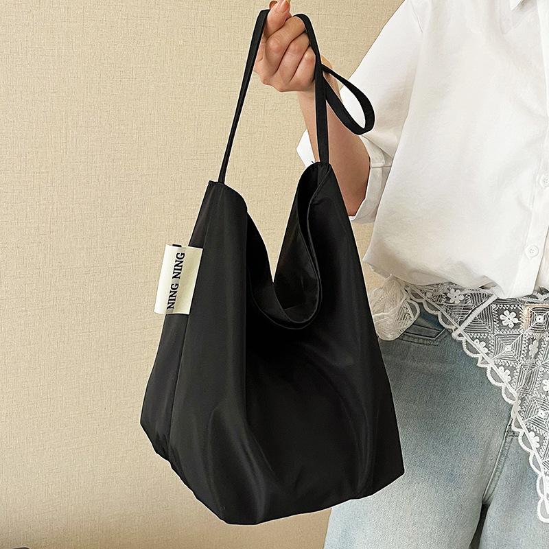 Korean Version of Simple Lazy Style Casual Large-capacity Nylon Cloth Bag, Light and Versatile Commuter Single Shoulder Messenger Tote Bag