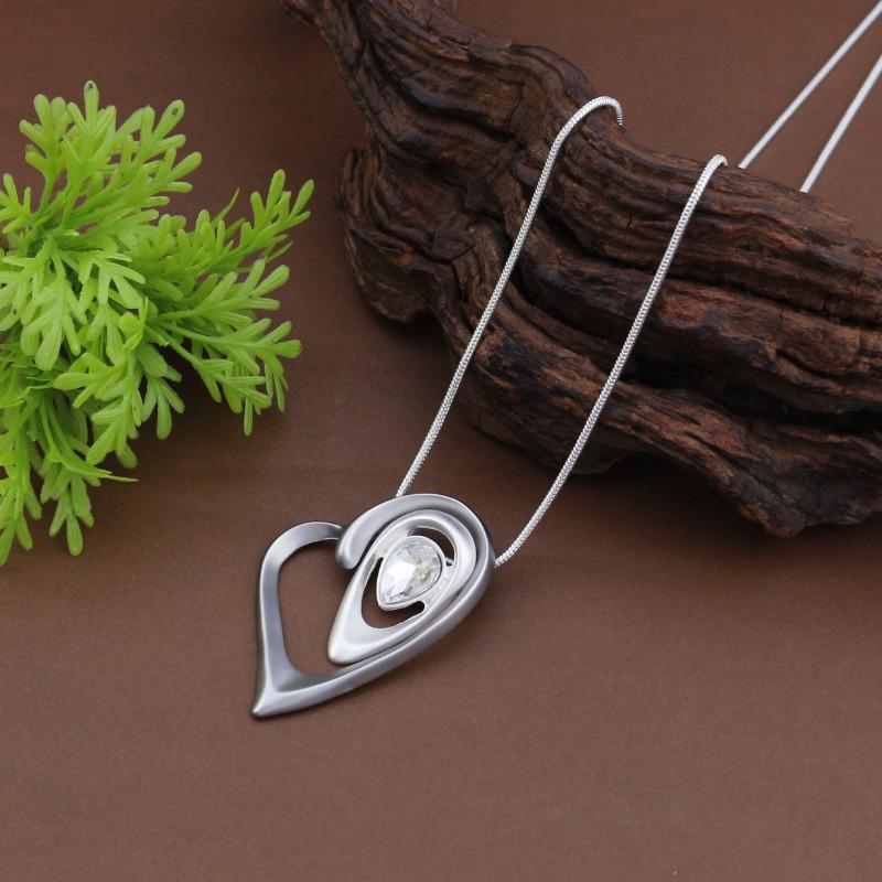 New matte hollow geometric love long pendant women's simple and advanced sense diamond-encrusted heart-shaped versatile necklace