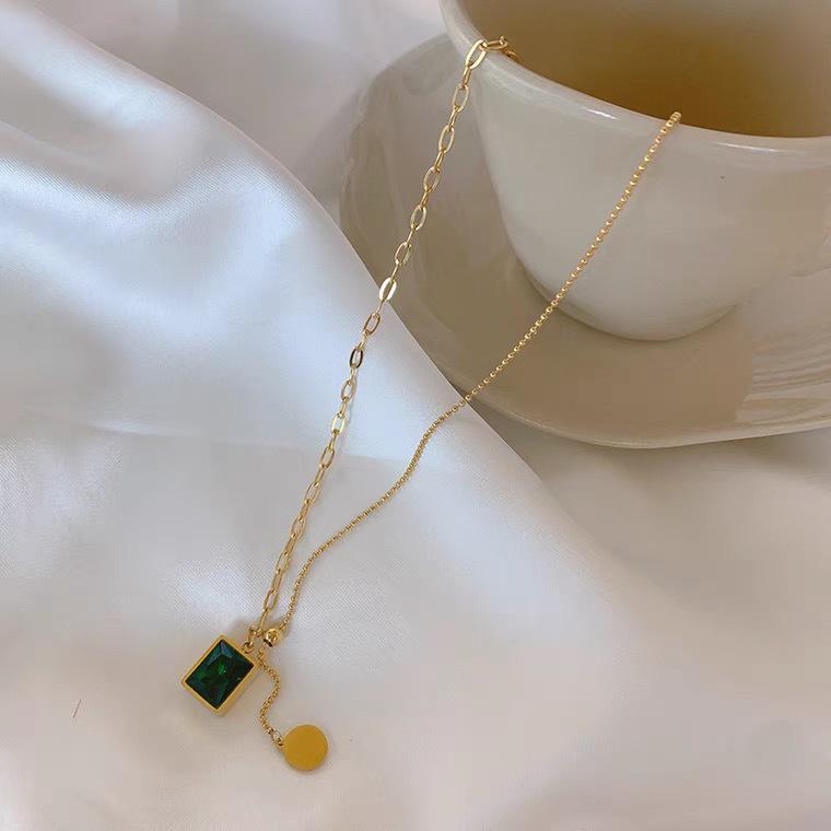 Emerald Retro Necklace: Trendy Adjustable Titanium Steel Clavicle Chain for Women